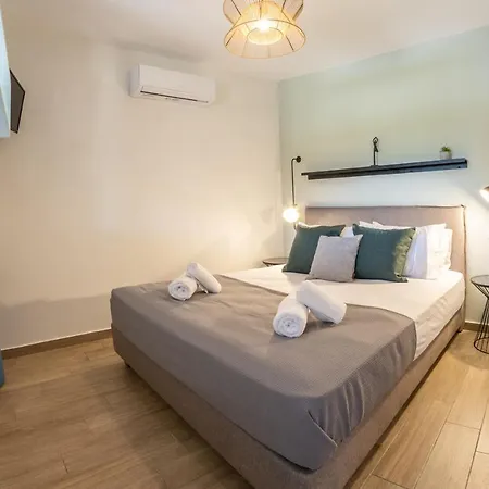 Anelia's And Lydia's Design Swimming Pool Apartment